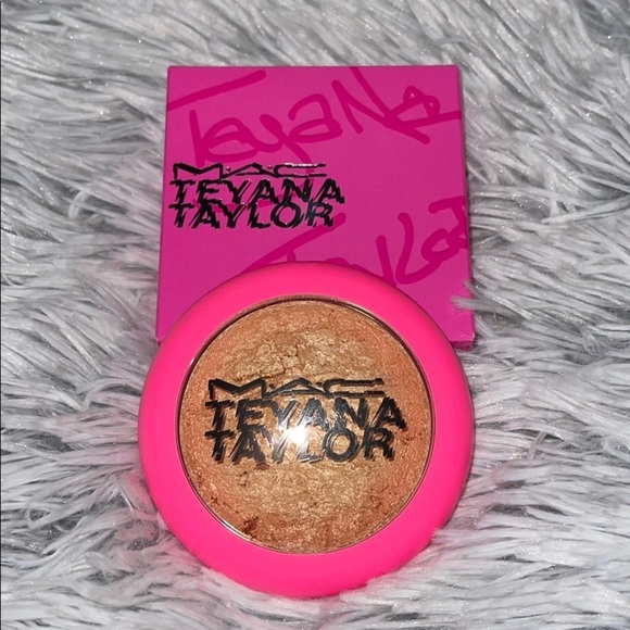 MAC Cosmetics Teyana Taylor mineralize skin - Picture 1 of 12